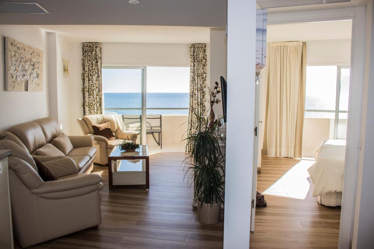 Beachfront Apartment In Fuengirola With Sea Views Exterior photo