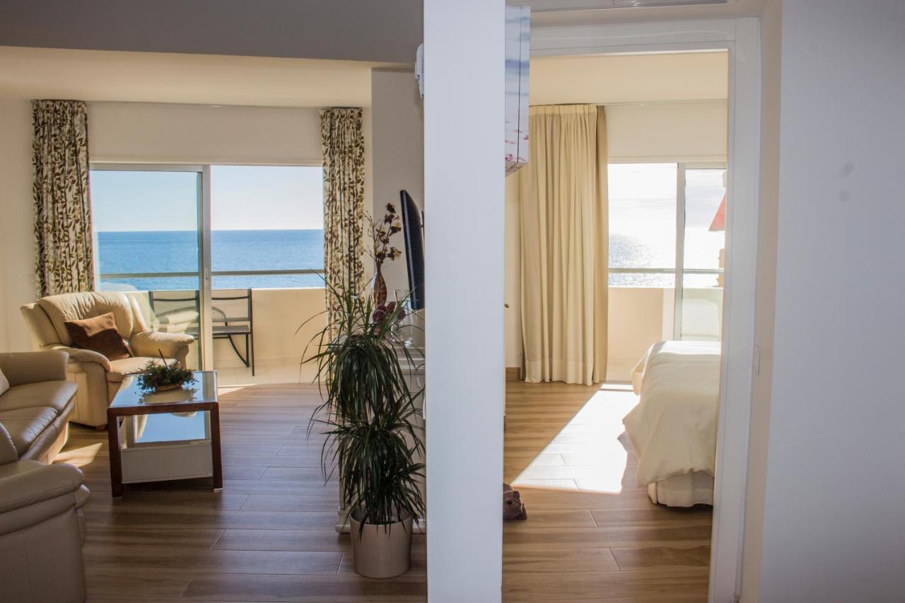 Beachfront Apartment In Fuengirola With Sea Views Exterior photo