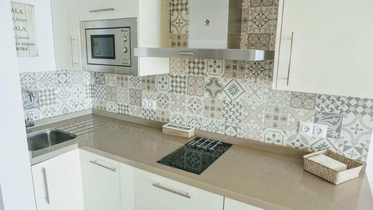Beachfront Apartment In Fuengirola With Sea Views Exterior photo